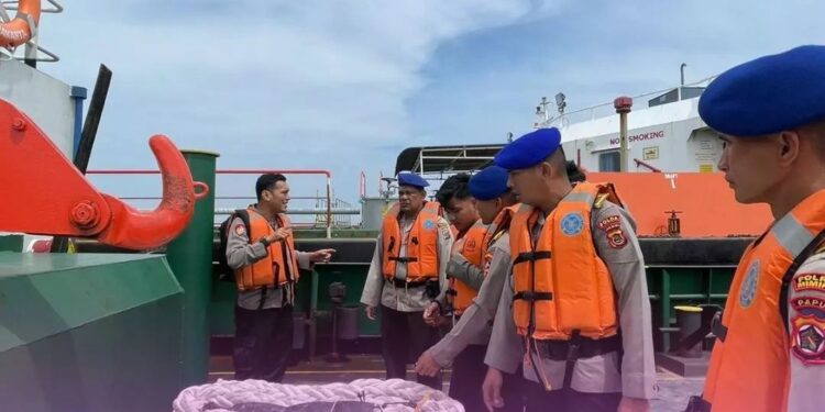 Latihan Siswa Dikbangspes Pama Dasar dan Ba Laka Laut di Pusdik Pol Air Lemdiklat Polri untuk Tingkatkan Kemampuan Kelautan
