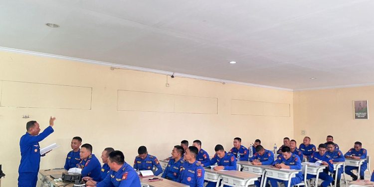 Latihan Teknis (Latnis) Dikbangspes Bintara Laka Laut: Pembekalan Penanganan Kecelakaan Laut untuk Personel Polair yang Profesional dan Tanggap Darurat